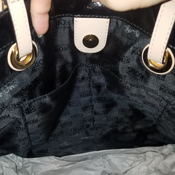 Michael Kors Leather Jet Set Bag - Picture 4 of 6